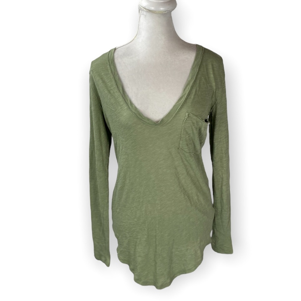 We the Free Women Green Long Sleeve T-Shirt XS V Neck.